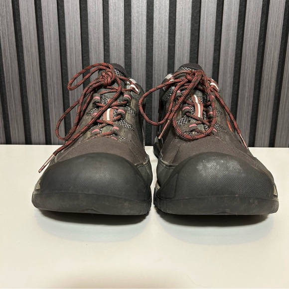 Keen targhee waterproof grey red hiking boots main image 6
